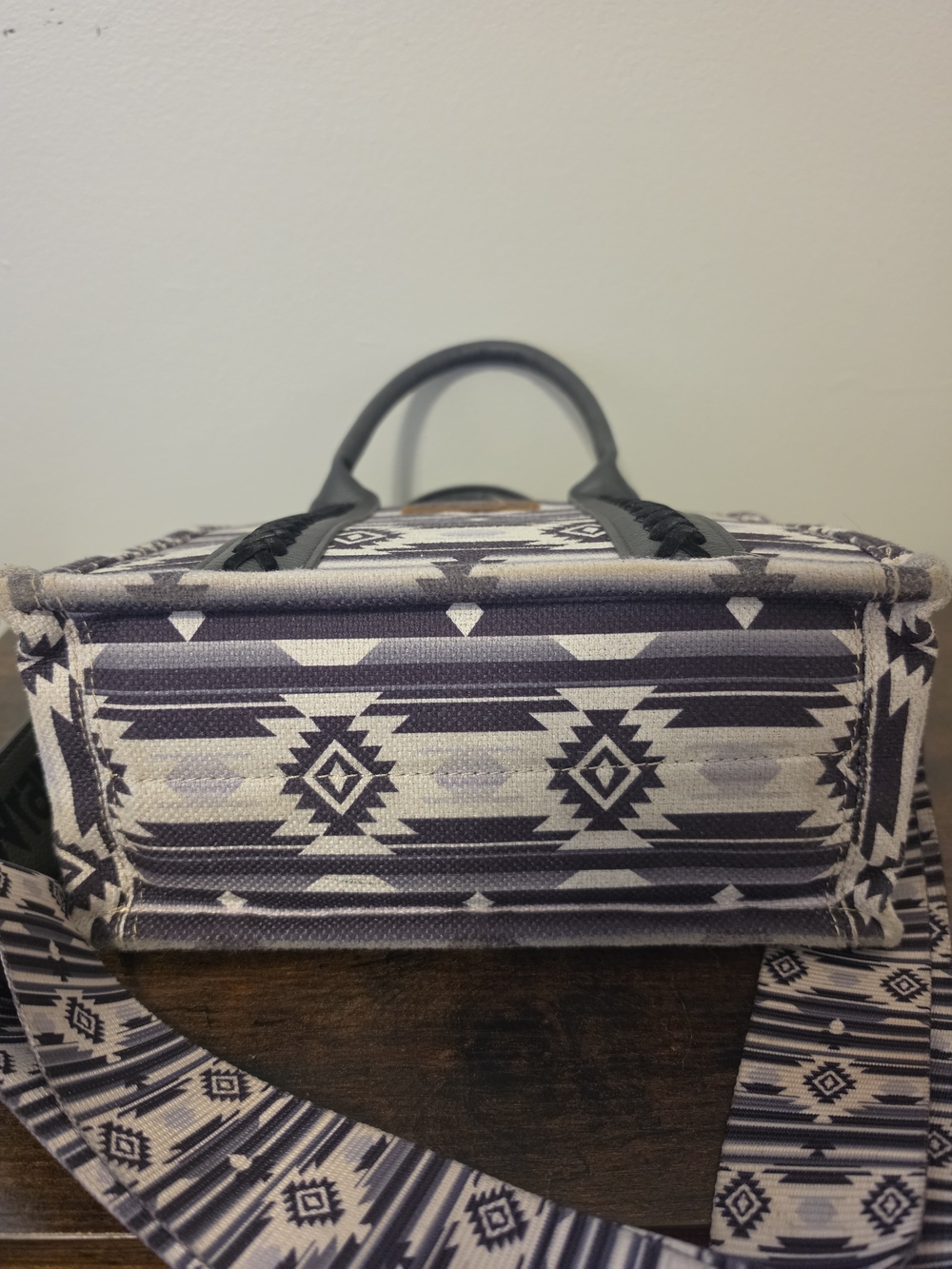 Wrangler Black & Cream Southwestern Tote Set - Picture 4 of 13